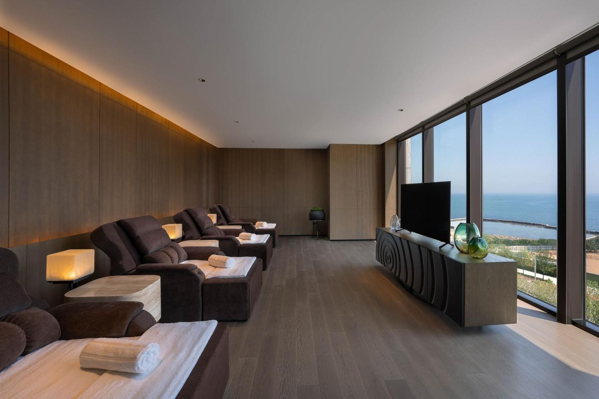 The Westin Yantai Hotell Exteriör bild